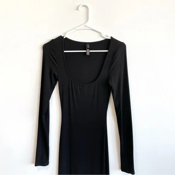 NEW SMALL SKIMS ONYX BLACK SOFT LOUNGE LONG SLEEVE DRESS - Picture 5 of 7